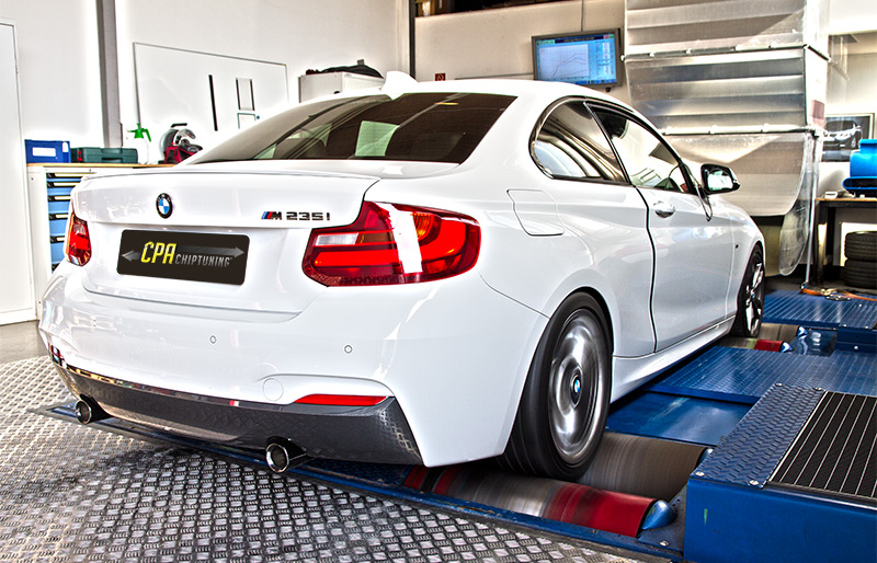 BMW M235i na vozidle dyno