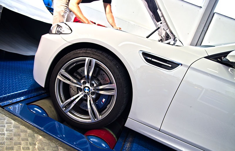 BMW M5 (F10) na vozidle Dyno
